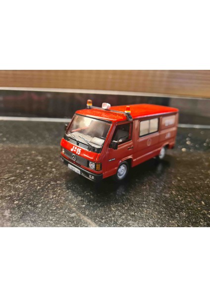 1/43 Mercedes MB180 Zaragoza Fire Department (Ölümlü Dünya 2)