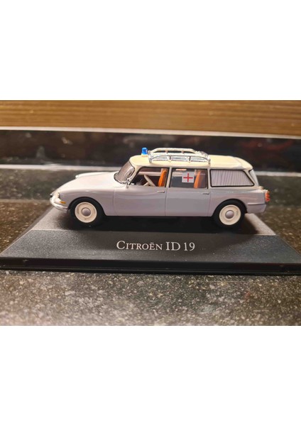 1/43 Citroen ID19 Break Ambulance 1962