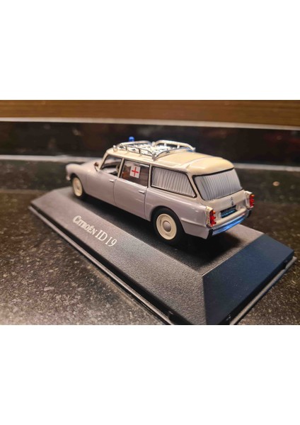 1/43 Citroen ID19 Break Ambulance 1962