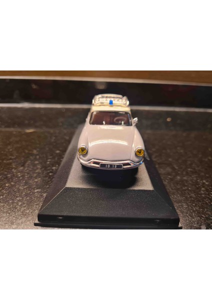 1/43 Citroen ID19 Break Ambulance 1962