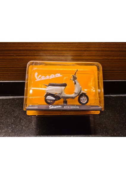 1/18 Vespa Et4 2003