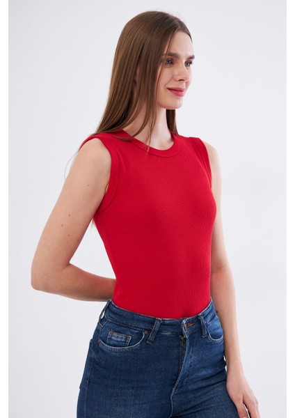 Kadın Kırmızı Fitilli Bisiklet Yaka Geniş Omuz Sıfır Kol Atlet modelleri