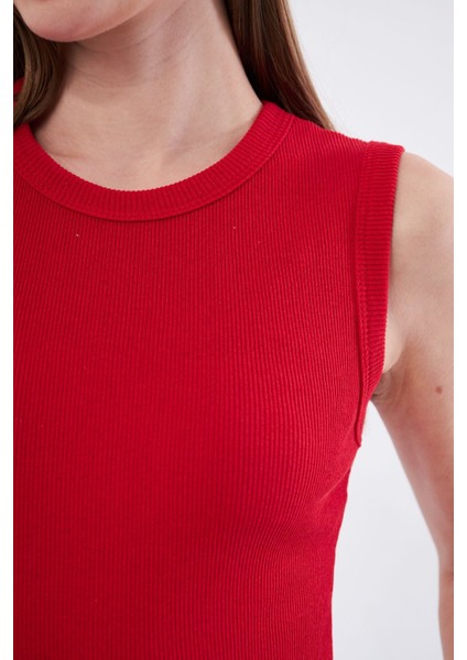 Kadın Kırmızı Fitilli Bisiklet Yaka Geniş Omuz Sıfır Kol Atlet indirimleri