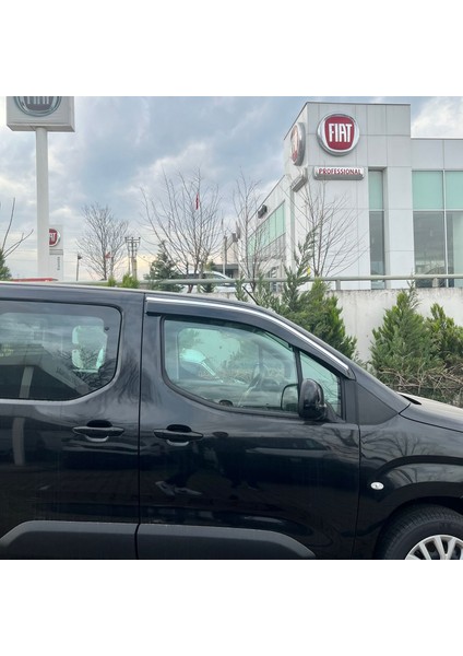 Fiat Doblo 2023-YILI ve Sonrası Uyumlu Cam Rüzgarlığı 2 Parça Kromlu
