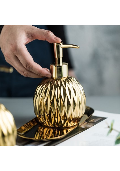 Altın 400ML Tarzı Lüks Altın Sabunluk Basın Kolu Seramik Sabunluk Gümüş Sabunluk Paslanmaz Çelik Tepsi Banyo Aksesuarı (Yurt Dışından) indirimleri