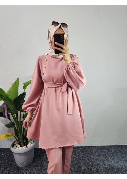 Pembe Düğmeli Ikili Takım