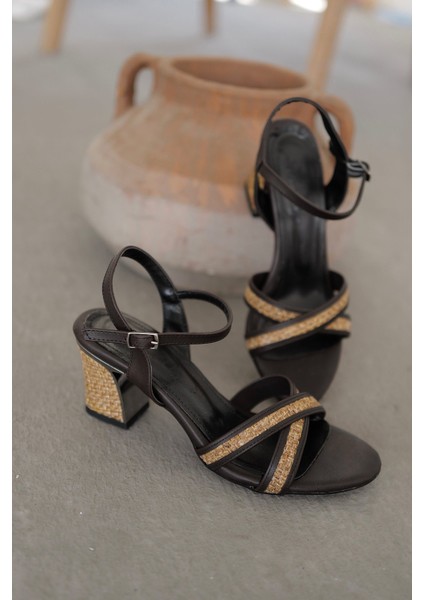 Çapraz Bantlı Topuklu Ayakkabı