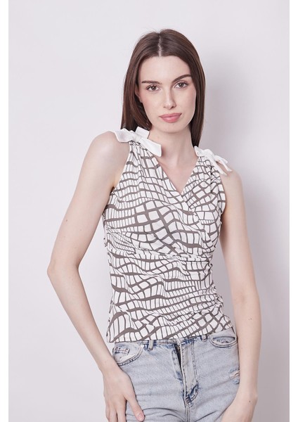 Desenli Likralı Kumaş Anvelop Kruvaze Ön Arka V Yaka Omuzları Bağcıklı Body Bluz-Vizon Desen indirimleri