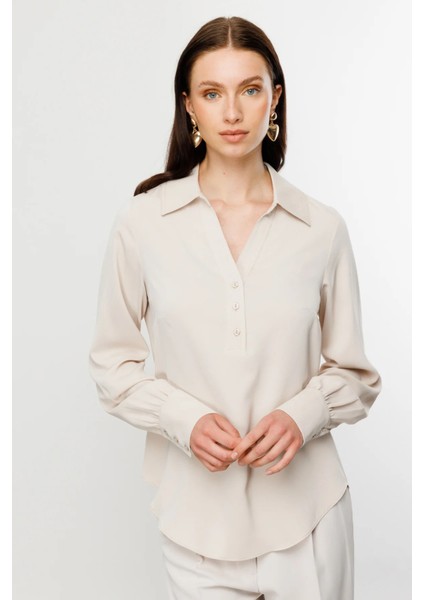 V Yaka Önü Düğmeli Bluz