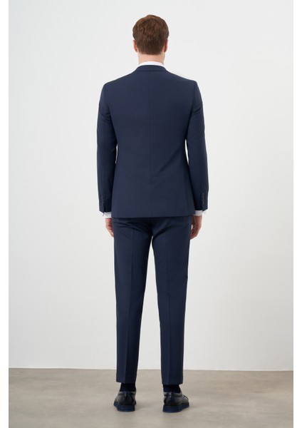 Erkek Lacivert Yünlü Platinium 8-Drop Slim Fit Sivri Yaka Takım Elbise