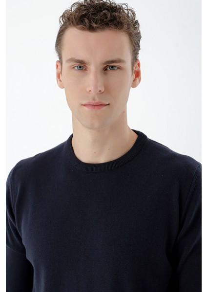 Erkek Lacivert Basic Bisiklet Yaka Dynamic Fit Rahat Kesim Triko fırsatları