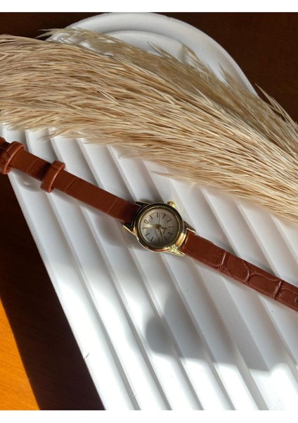 Bs Stıll Minimal Vintage Kadın Kol Saati Retro Quartz Deri Kordon 1 Adet (Çok Minik Modeldir)