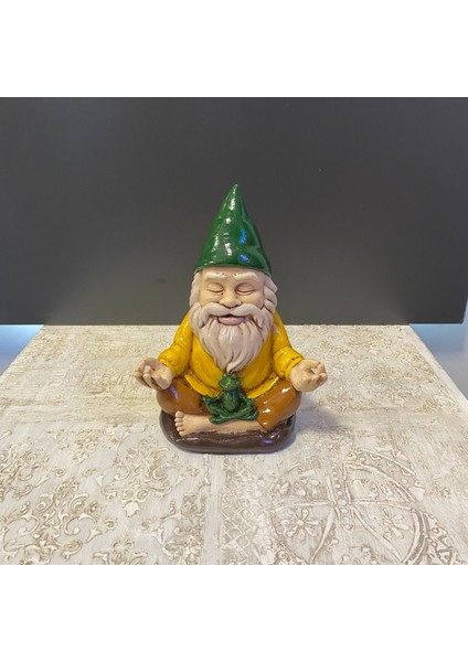 Elleri Açık Yoga Meditasyon Yapan Cüce