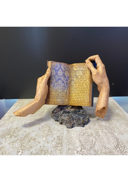 Kitap Okuyan Eller Dekoratif Obje