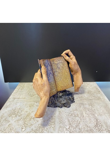 Kitap Okuyan Eller Dekoratif Obje modelleri