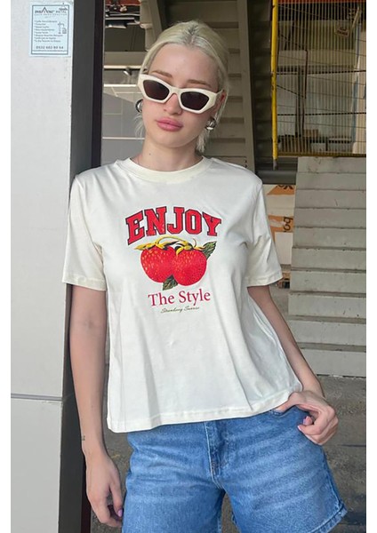 Beyaz Bisiklet Yaka Pamuklu Kısa Kollu Kadın T-Shirt MG2150