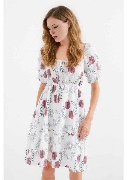 Kadın Beyaz Çiçek Desenli Büzgülü Yaka Lastikli Bel Kloş Astarlı Poplin Elbise HZL24S-BD125081 fiyatları