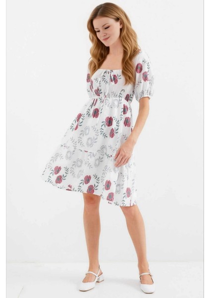 Kadın Beyaz Çiçek Desenli Büzgülü Yaka Lastikli Bel Kloş Astarlı Poplin Elbise HZL24S-BD125081 modelleri