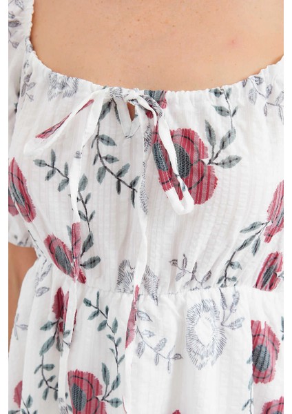 Kadın Beyaz Çiçek Desenli Büzgülü Yaka Lastikli Bel Kloş Astarlı Poplin Elbise HZL24S-BD125081 fırsatları