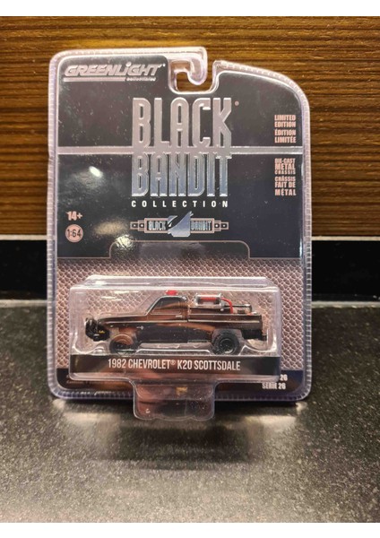 1/64 Black Bandit Chevrolet K-20 1982 Scottsdale