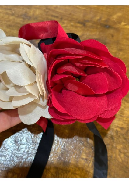12X8 cm Çift Güllü Taşlı Püsküllü Broş Yaka Iğnesi