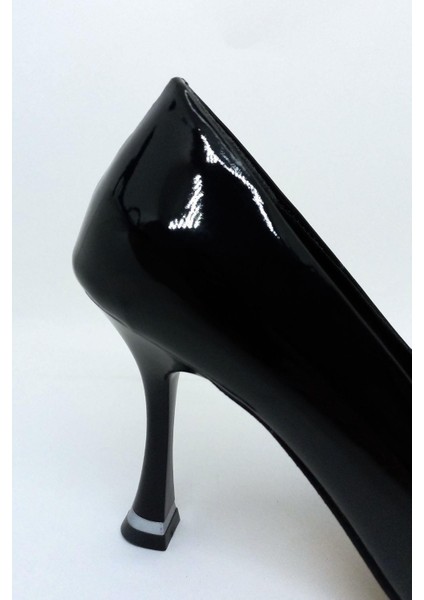 Sivri Burun Orta Boy Topuklu Stiletto Ayakkabı-Siyah Rugan fırsatları
