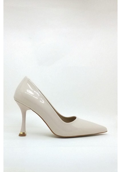 Sivri Burun Orta Boy Topuklu Stiletto Ayakkabı-Bej Rugan