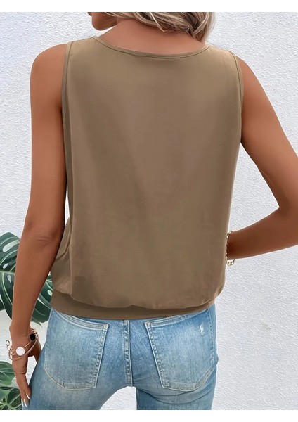 Kadın Kolsuz Damla Yaka ve Aksesuar Detay Sandy Bluz fiyatları