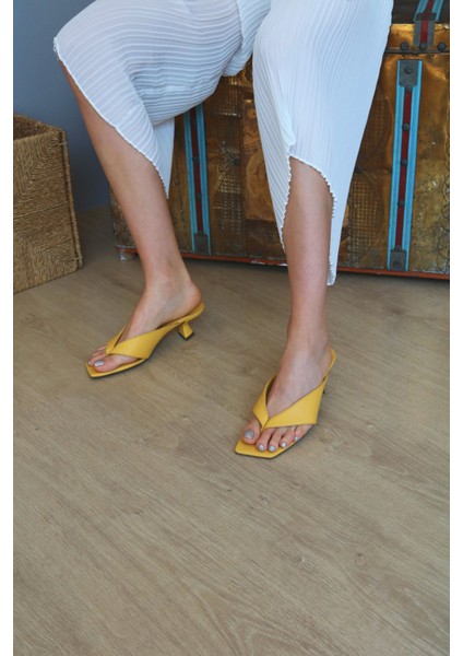 Deri Kısa Topuk Arkası Açık Terlik indirimleri