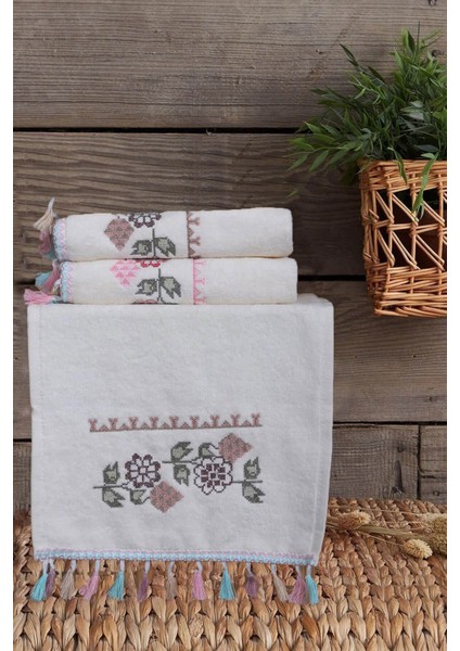 2'li Kanaviçe Çiçek Nakışlı El Yüz Havlu Seti Püsküllü