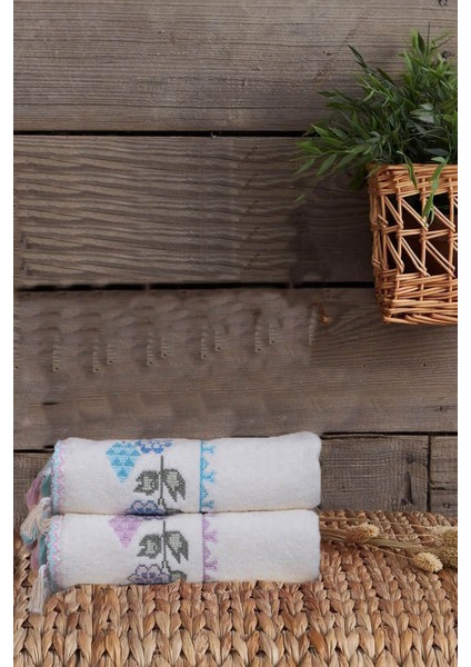 2'li Kanaviçe Çiçek Nakışlı El Yüz Havlu Seti Püsküllü fırsatları