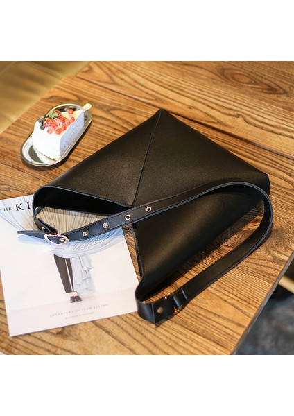 Kadınlar Için Çantalar 2024 Yeni Moda Kore Moda Yaz Çok Yönlü Crossbody Kayınvalide Çantası Manyetik Toka Kişiselleştirilmiş Retro Omuz Çantası (Yurt Dışından)