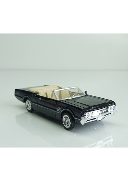 1966 Olsmobile 4-4-2 Siyah 1:43 Model Araba