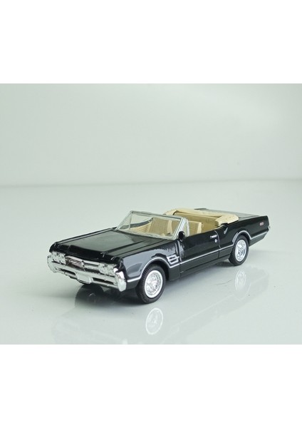 1966 Olsmobile 4-4-2 Siyah 1:43 Model Araba