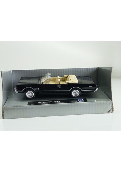 1966 Olsmobile 4-4-2 Siyah 1:43 Model Araba
