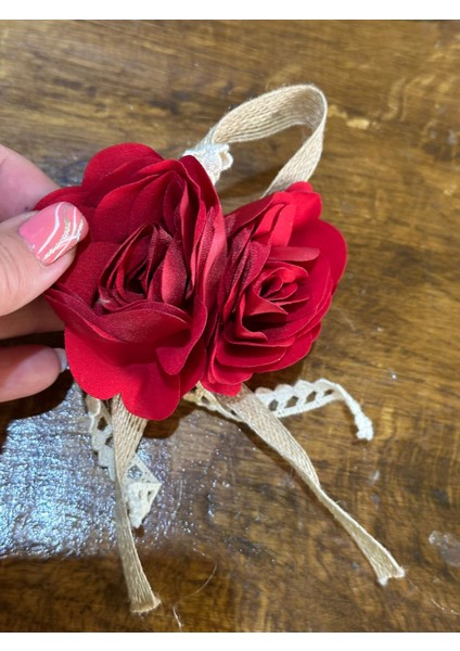11X6 cm Kırmızı Taşlöı Çift Güllü Broş Yaka Iğnesi