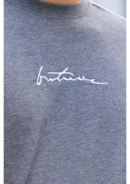 Erkek Future Nakışlı Slim Fit Bisiklet Yaka Omuz Biye Detaylı %100 Pamuk T-Shirt fiyatları