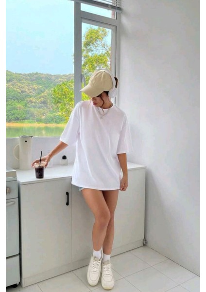 Kadın Oversize Kısa Kollu Tişört Beyaz fiyatları