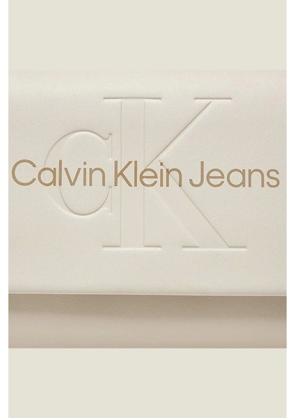 Calvin Klein Kadın Oymalı Monologolu Falp Çanta