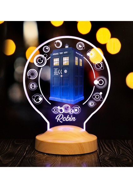 Tardis Desenli Gece Lambası, Doctor Who Hayranlarına , Galiffrey Dilinde Kişiye Özel Isim Çevrili Zaman Yolcusu Telefon Kulübesi, Timelord, Tardis, Kişiselleştirilebilir Masa Lambası