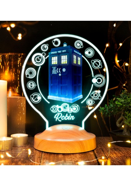 Tardis Desenli Gece Lambası, Doctor Who Hayranlarına , Galiffrey Dilinde Kişiye Özel Isim Çevrili Zaman Yolcusu Telefon Kulübesi, Timelord, Tardis, Kişiselleştirilebilir Masa Lambası