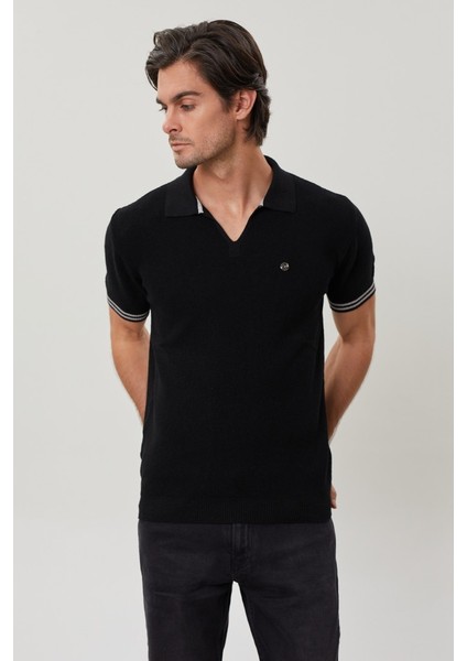 Klasik Kalıp Polo Yaka Arma Detaylı Triko T-Shirt