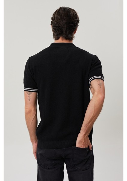 Klasik Kalıp Polo Yaka Arma Detaylı Triko T-Shirt