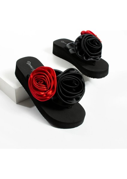 Dolgu Taban Kırmızı Siyah Güllü Gümüş Bantlı Kadın Plaj Günlük Parmak Arası Terlik B1024 modelleri