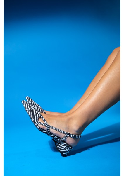 Stal Siyah Beyaz Desenli Kadın Topuklu Sandalet fırsatları