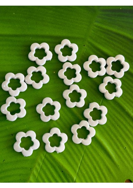 3x3 cm 15 Adet Beyaz Plastik Delikli Çiçek Boncuk