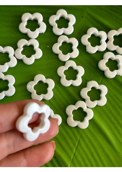 3x3 cm 15 Adet Beyaz Plastik Delikli Çiçek Boncuk fiyatları
