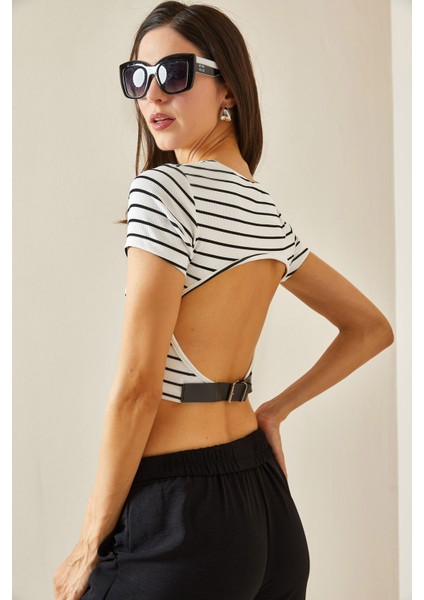 Beyaz Sırt Dekolteli Aksesuarlı Crop Bluz 5YXK2-48670-01