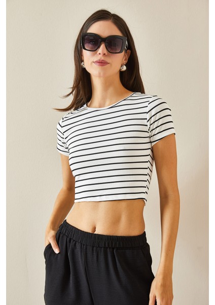 Beyaz Sırt Dekolteli Aksesuarlı Crop Bluz 5YXK2-48670-01