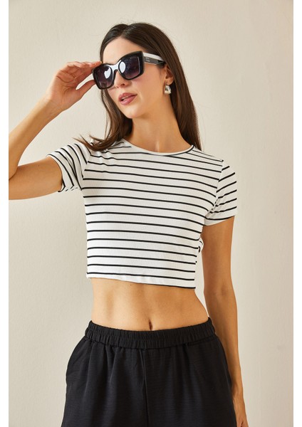 Beyaz Sırt Dekolteli Aksesuarlı Crop Bluz 5YXK2-48670-01